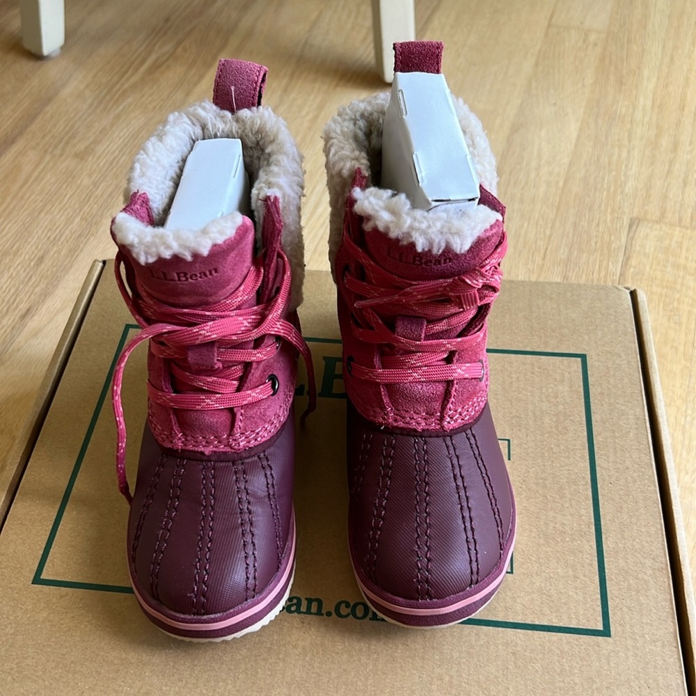 L.L. Bean pink Sherpa snow boots size 10 toddler